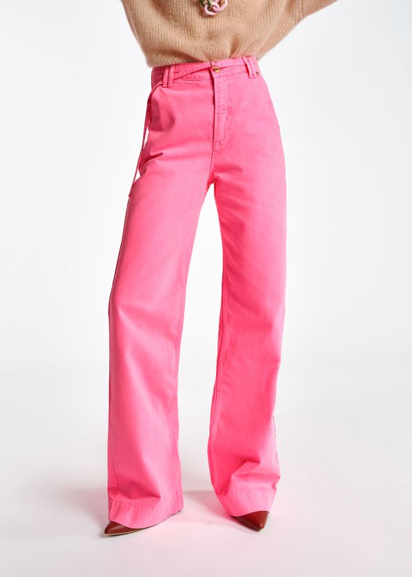Neon pink denim wide-leg jeans ...