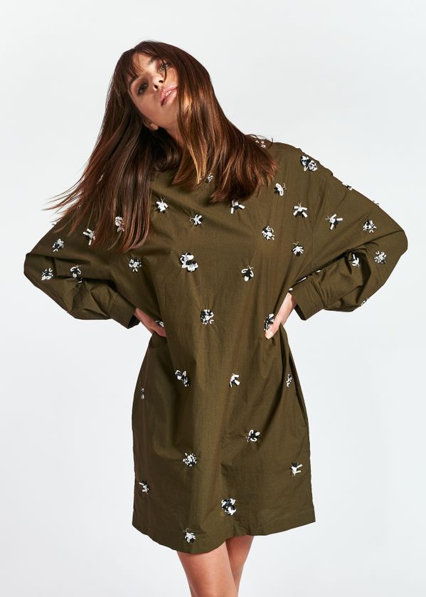 Khakigrunes Baumwoll Popeline Kleid Mit Paillettenstickerei Essentiel Antwerp Deutschland 