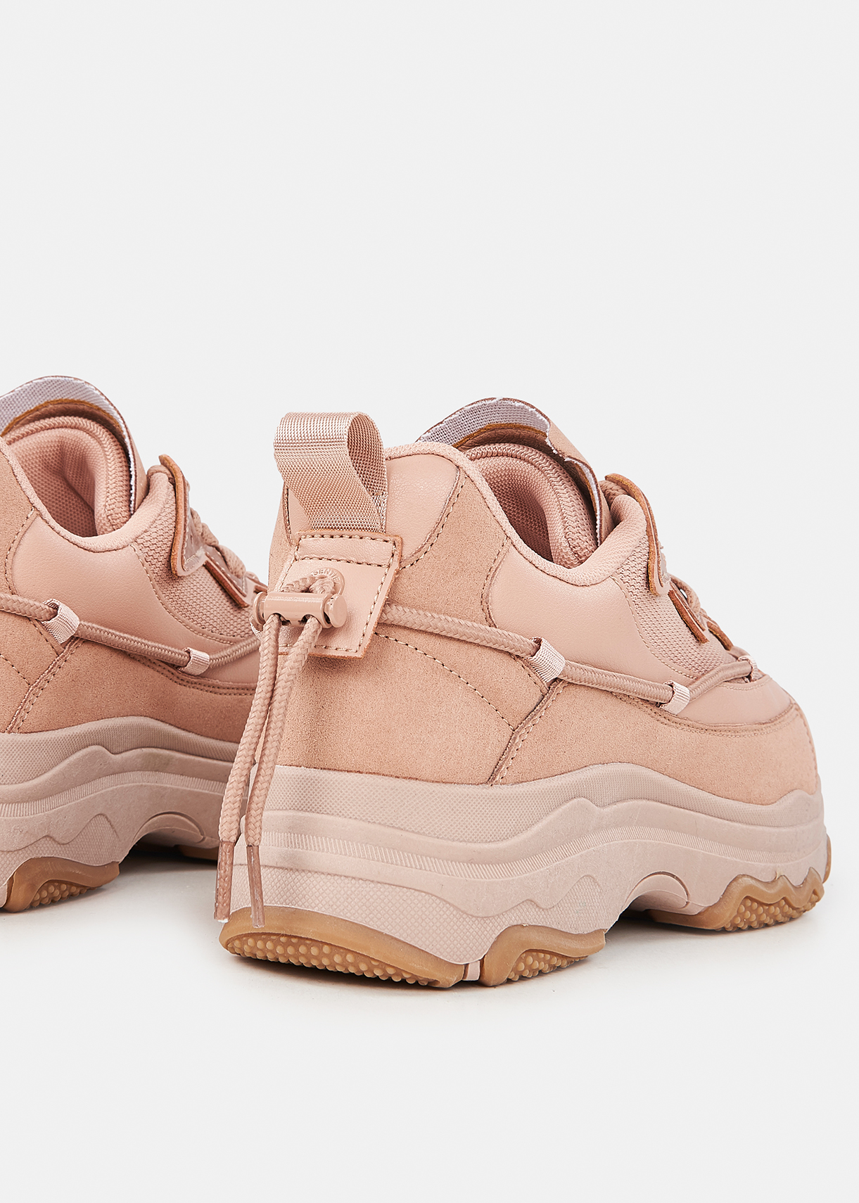 Pink sneakers set on chunky pink soles - Essentiel Antwerp - French website