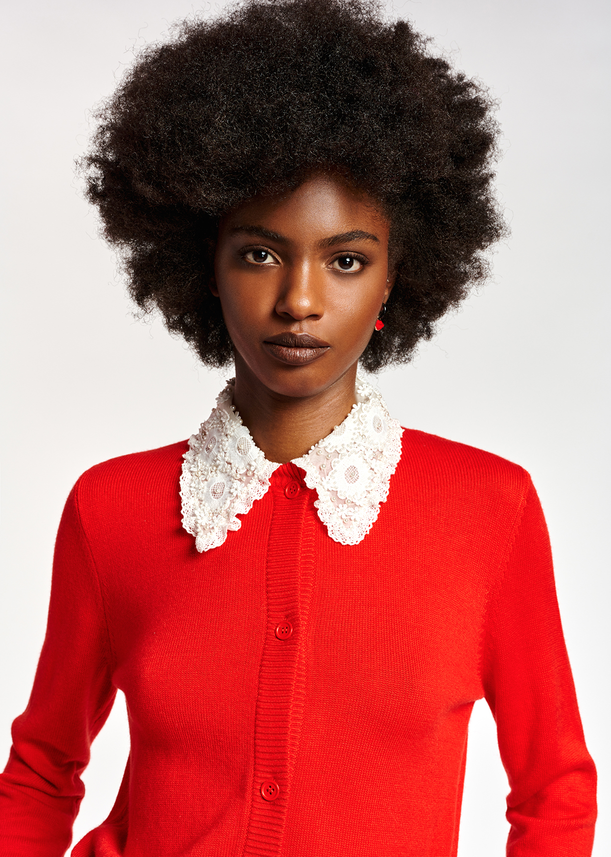 red lace collar