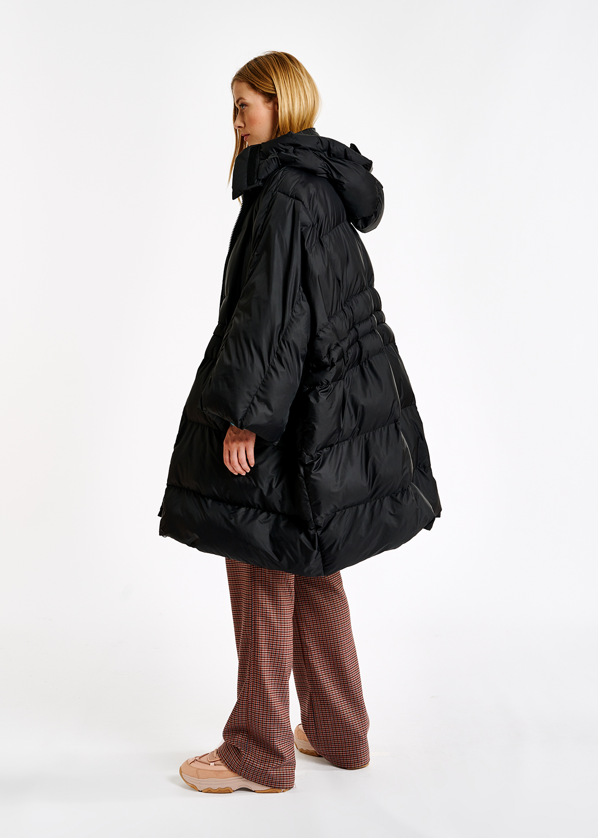 Black puffer poncho coat - Essentiel 
