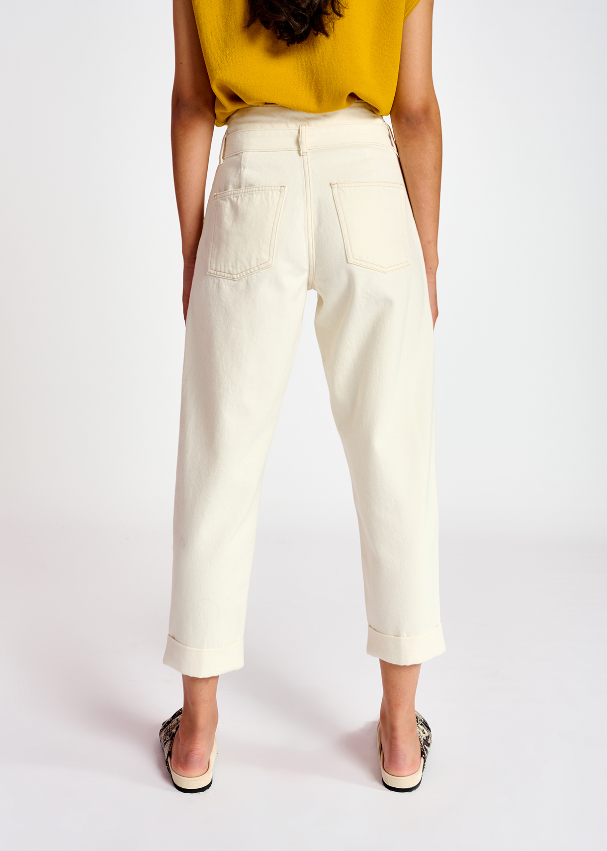 Off-white belted carrot-shaped high 